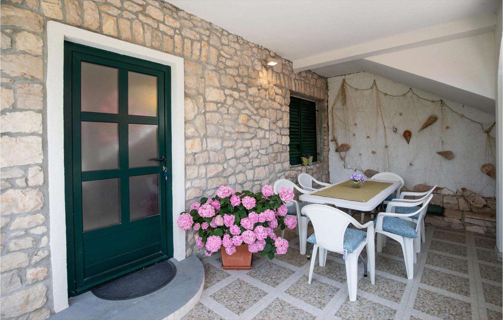 2 Bedroom Cozy Apartment In Klek Exterior photo